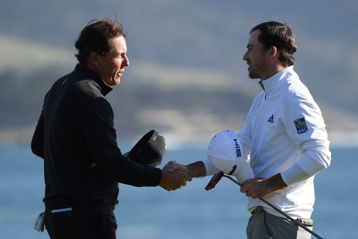 Nick Taylor a Phil Mickelson