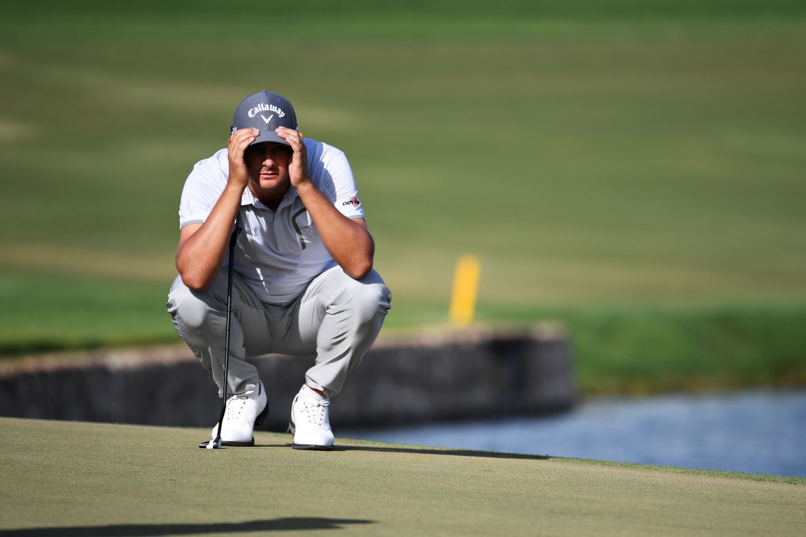 Momentka z finálového kola Omega Dubai Desert Classic, po kterém se radoval ze svého premiérového titulu na European Tour Australan Lucas Herbert (foto: GettyImages)