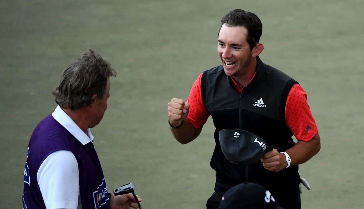 Momentka z finálového kola Omega Dubai Desert Classic, po kterém se radoval ze svého premiérového titulu na European Tour Australan Lucas Herbert (foto: GettyImages)