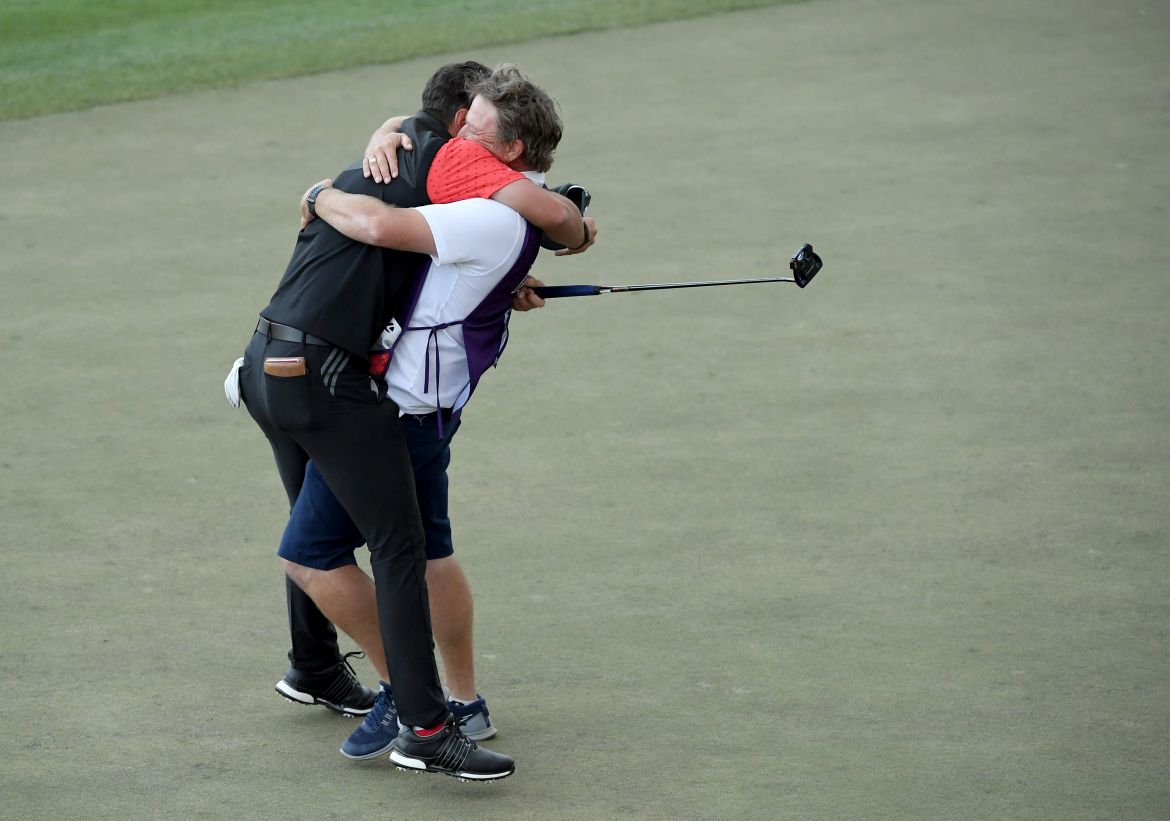 Momentka z finálového kola Omega Dubai Desert Classic, po kterém se radoval ze svého premiérového titulu na European Tour Australan Lucas Herbert (foto: GettyImages)