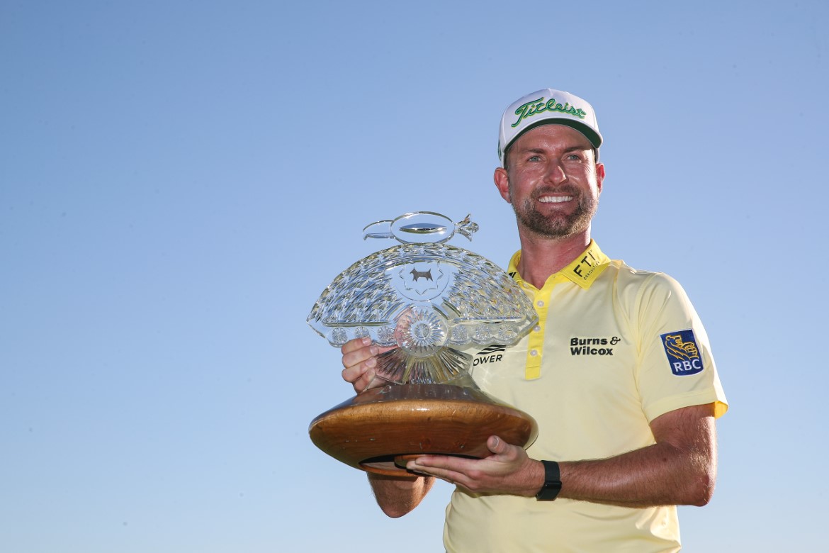 Momentka z finálového kola Waste Management Phoenix Open 2020, které až na první jamce play-off ovládl Webb Simpson (foto: GettyImages)