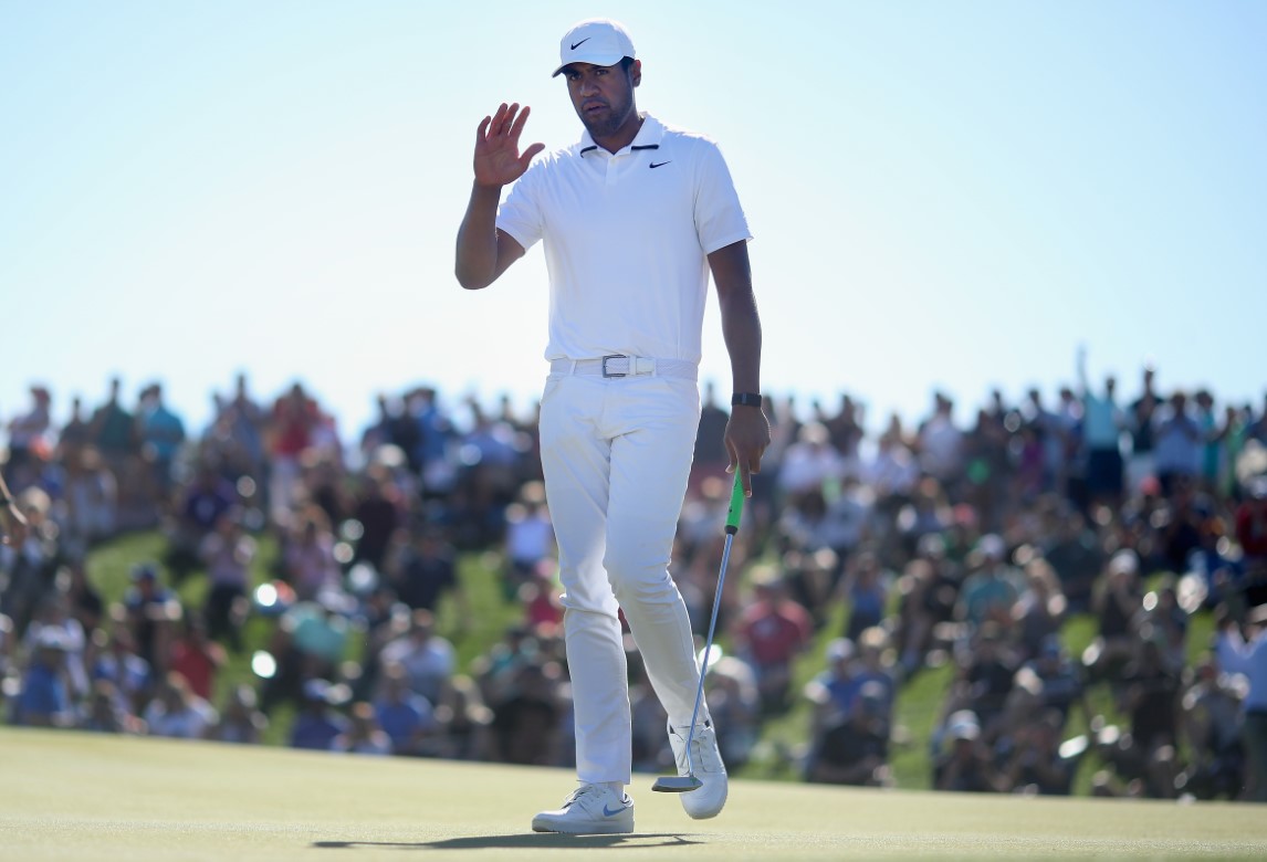 Momentka z finálového kola Waste Management Phoenix Open 2020, které až na první jamce play-off ovládl Webb Simpson (foto: GettyImages)