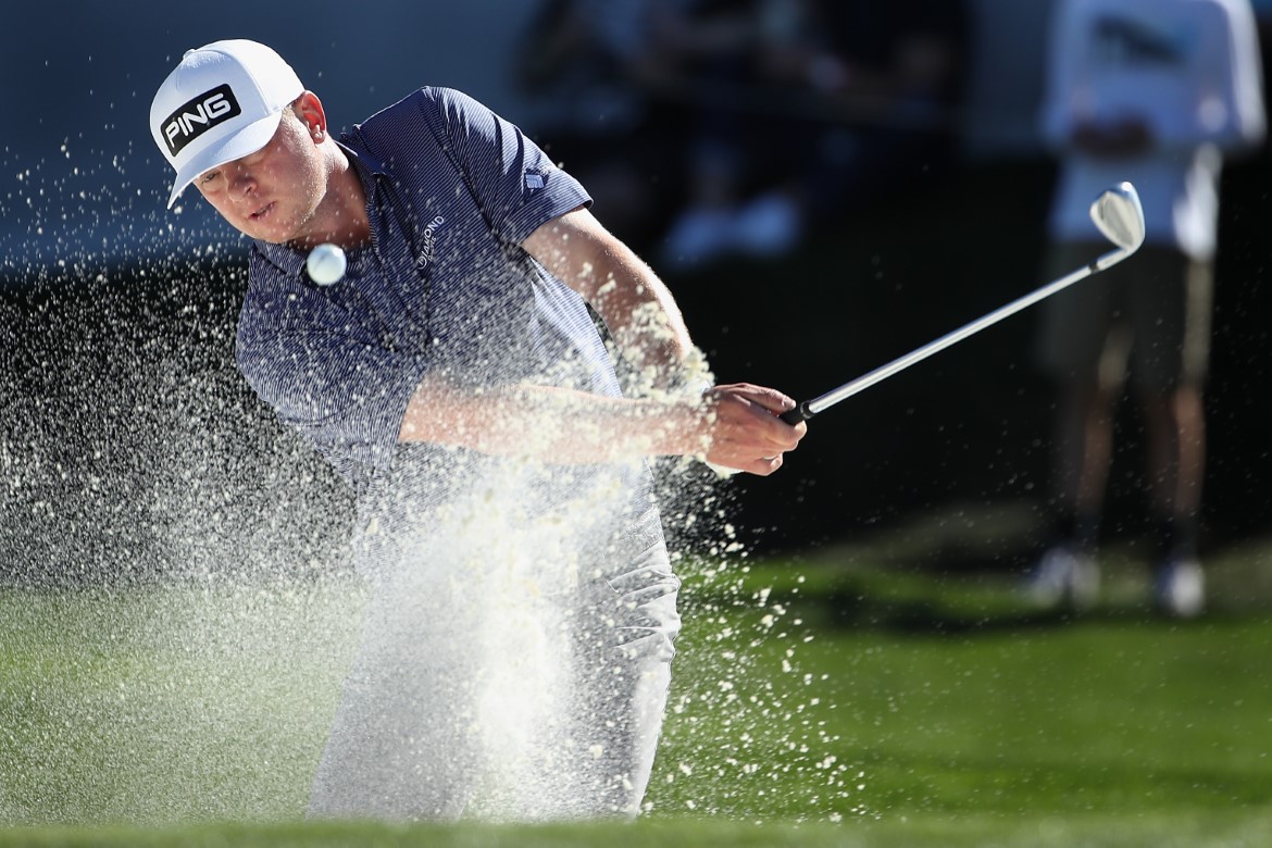 Momentka z finálového kola Waste Management Phoenix Open 2020, které až na první jamce play-off ovládl Webb Simpson (foto: GettyImages)