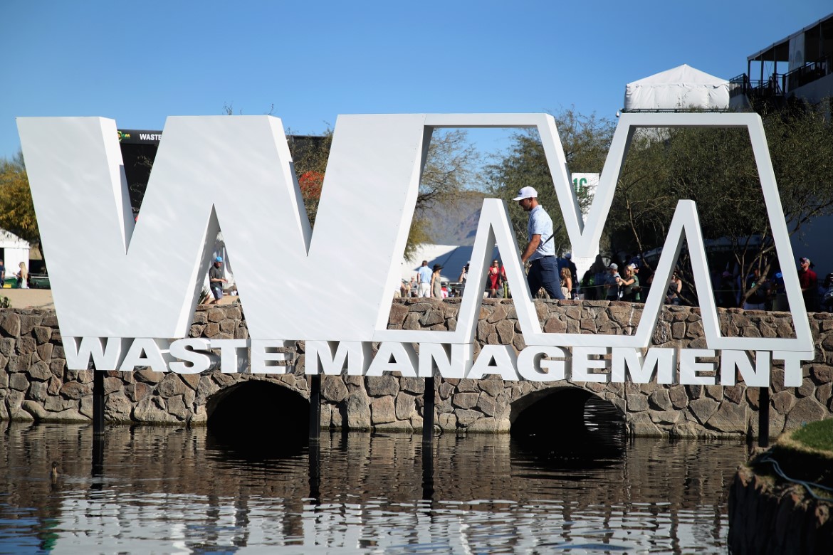 Momentka z finálového kola Waste Management Phoenix Open 2020, které až na první jamce play-off ovládl Webb Simpson (foto: GettyImages)